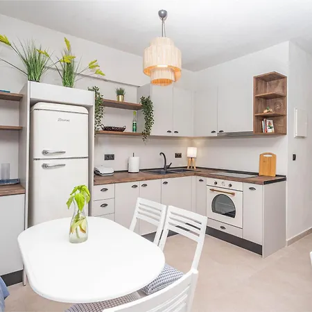 Appartement Land-sea Beach Polychrono